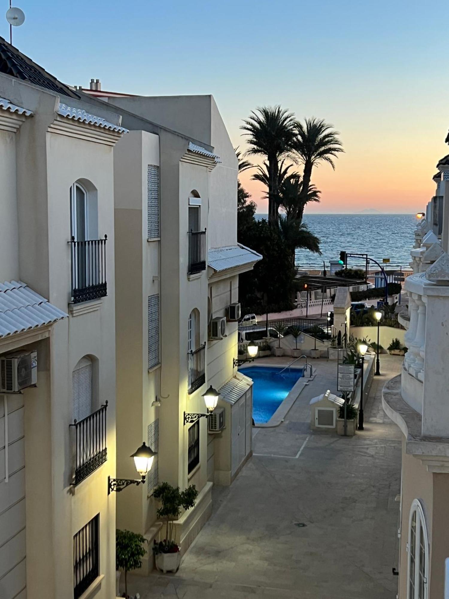 Amazing Penthouse On The Beach, Sea Views, Wifi, Airconditioning And Parking Torrevieja Esterno foto